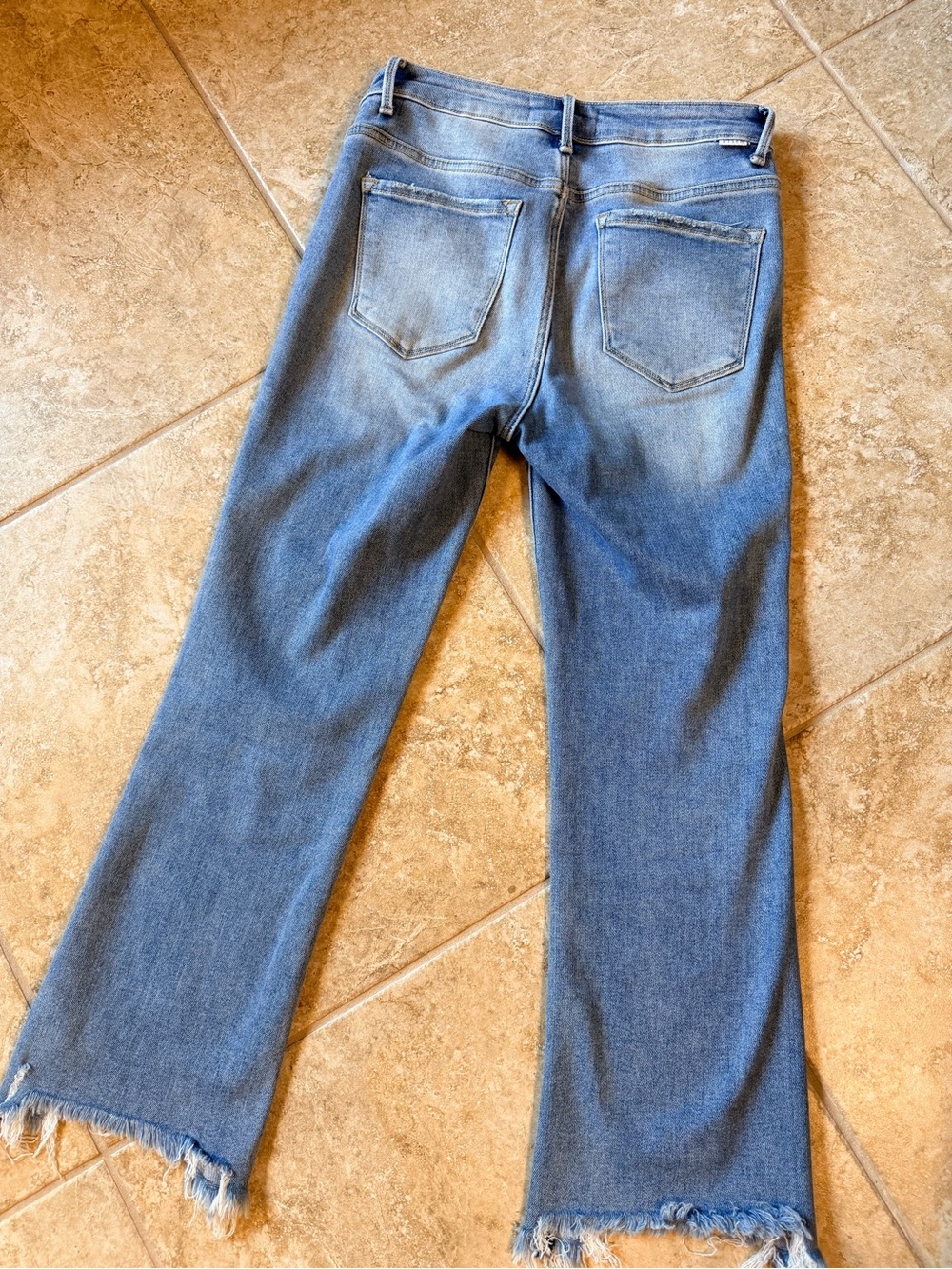 Risen Medium High Rise  Frayed-Hem Cropped Jeans - Picture 7 of 8